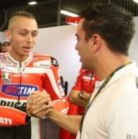 Ketika Rossi Sampai Berlutut di Hadapan Xavi