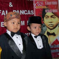 Siswa TK-SD Bright Kiddie Ikuti Lomba Mirip Soekarno Kecil