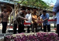 Anas Ziarah ke Makam Gus Dur