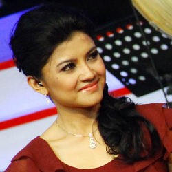 Tina Talisa: Kritiklah Saya dengan Elegan