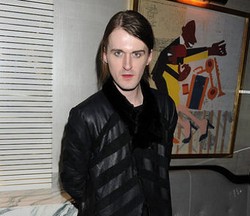 MAC Rilis Make-up Bersama Desainer Gareth Pugh