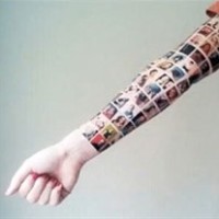 Wah, Seorang Wanita Tato 152 Teman Facebook di Tubuhnya