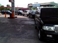 Antre BBM di Pekanbaru