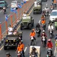 Piala Adipura Diarak Dari Juanda ke Balai Kota Surabaya