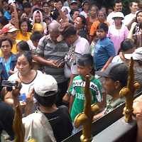 Ratusan Wali Murid Ngelurug Rumah AL Tuntut Minta Maaf ke Sekolah