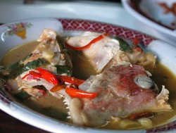 Pallumara: Kepala Ikan Berkuah Segar