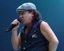 Vokalis AC/DC: Saya Benci Buku Otobiografi