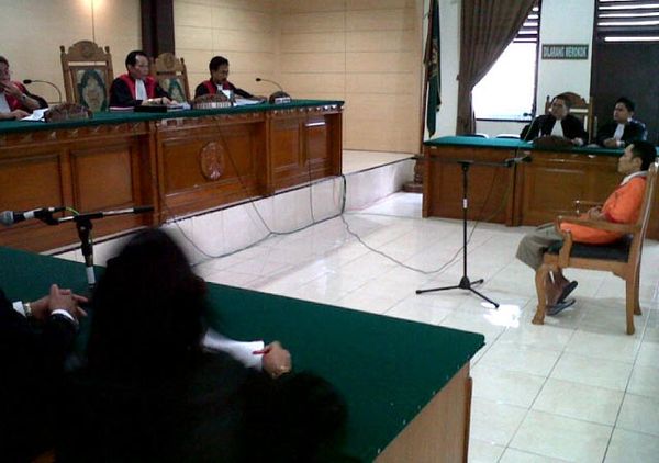 17 Terdakwa Rusuh Temanggung Divonis 4-5 Bulan