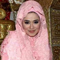 Berat Badan Naik, Melly Zamri Tak Percaya Diri