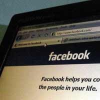 Cemburu, Foto Bugil Sahabat Diunggah ke Facebook