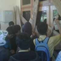 Mahasiswa Unija Segel Fakultas Tuntut Akreditasi, Dua Orang Pingsan