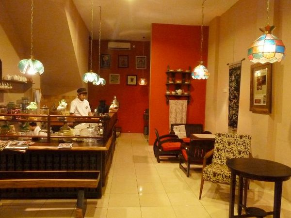 Ngopi Santai di Kedai Kopi Kemang