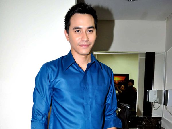 Darius Berkemeja Biru