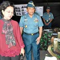 Menteri PPN Tinjau Alutsista TNI AL