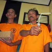 Dua Bersaudara Kompak Hisap Sabu