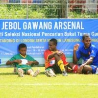 Impian Anak-anak Papua Menjebol Gawang Arsenal