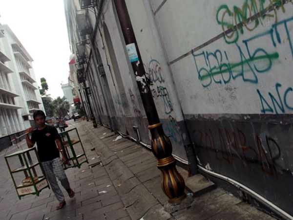 Kotaku  Sayang, Kotaku Malang