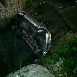 Mobil Taruna Dikendarai WN Jerman Nyebur Kali Dekat Hotel Four Seasons