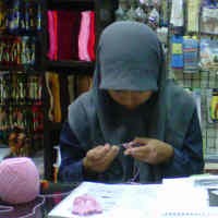 Latih Kesabaran Dengan Kegiatan Menyulam