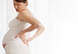 Agar Tak Tersiksa Sakit Punggung Saat Hamil
