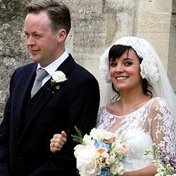 Lily Allen Umumkan Kehamilannya di Hari Pernikahan