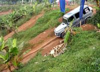 Asyiknya Jumpalitan dengan SUV Miliaran Rupiah