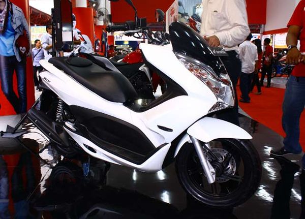 Si Putih Honda PCX