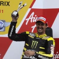 Naik Podium, Edwards Sanjung Dokternya