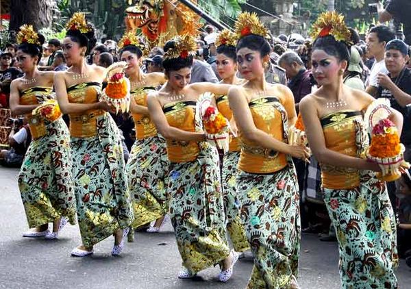 Pawai Pesta Kesenian Bali ke-33