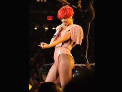 Single Kelima Rihanna dari Album Loud adalah Jawaban untuk Bob Marley