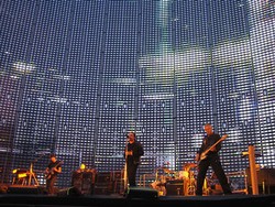 Album Terbaru U2 Ditunda Sampai 2012