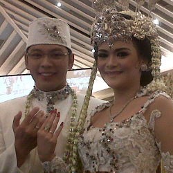 Shezi Idris Tak Tidur Bareng Suami di Malam Pertama