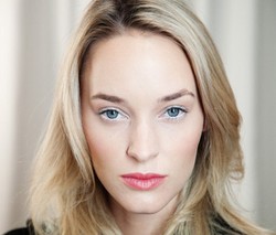 Tips Memakai Eyeliner Putih Agar Mata Tampak Segar