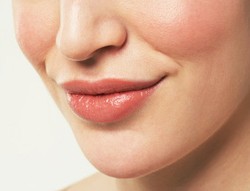 Dapatkan Bibir Merona Alami dengan 4 Cara Ini