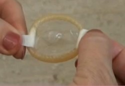 Mencegah Salah Pakai, Kondom Dipasangi 2 Strip