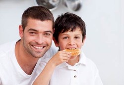 Selera Makan Anak Dipengaruhi Ayah Bukan Ibu