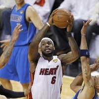 Sang Raja Masih Tanpa Mahkota