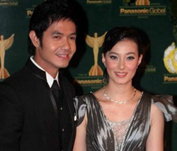 Asmirandah & Dude Herlino Akan Pacaran Jarak Jauh?