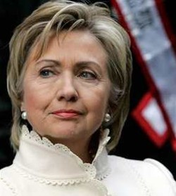 Hillary Desak Negara Afrika Ambil Bagian Lengserkan Khadafi