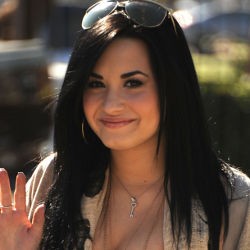 Demi Lovato Putus Cinta