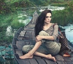 Ini Dia, Iklan Terbaru Angelina Jolie untuk LV