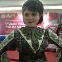 Belasan Polisi Tampil Cantik di Panggung Catwalk