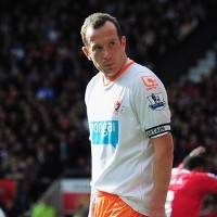 Liverpool Kembali Dekati Charlie Adam