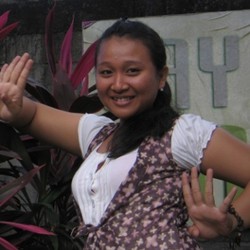 Indah, Juara UN yang Bermimpi Jadi Dokter Peduli Warga