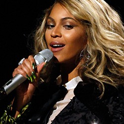 Glastonbury Bikin Beyonce Gemetar