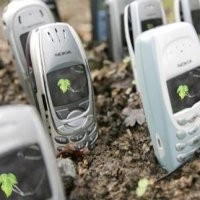 10 Ribu Ponsel Disulap Jadi Pohon