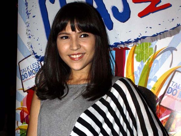 Olivia Jansen Ketua Geng Motor