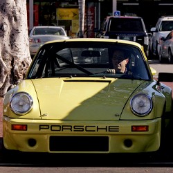 10 Selebriti Dunia yang Keranjingan Mobil Klasik