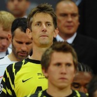 Van der Sar Yakin MU Bisa Saingi Barca