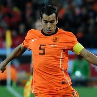 Giovanni van Bronckhorst Meriahkan Laga Starbol